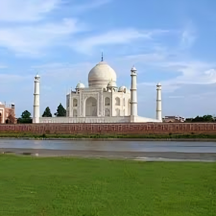 SATNAD IN NORTH: A TAMIL PAL’S DELHI–AGRA JOURNEY KA CANDID REVIEW