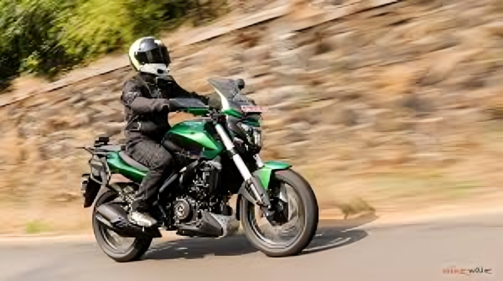 Bajaj Dominar 400 leaning into a corner on a twisty road