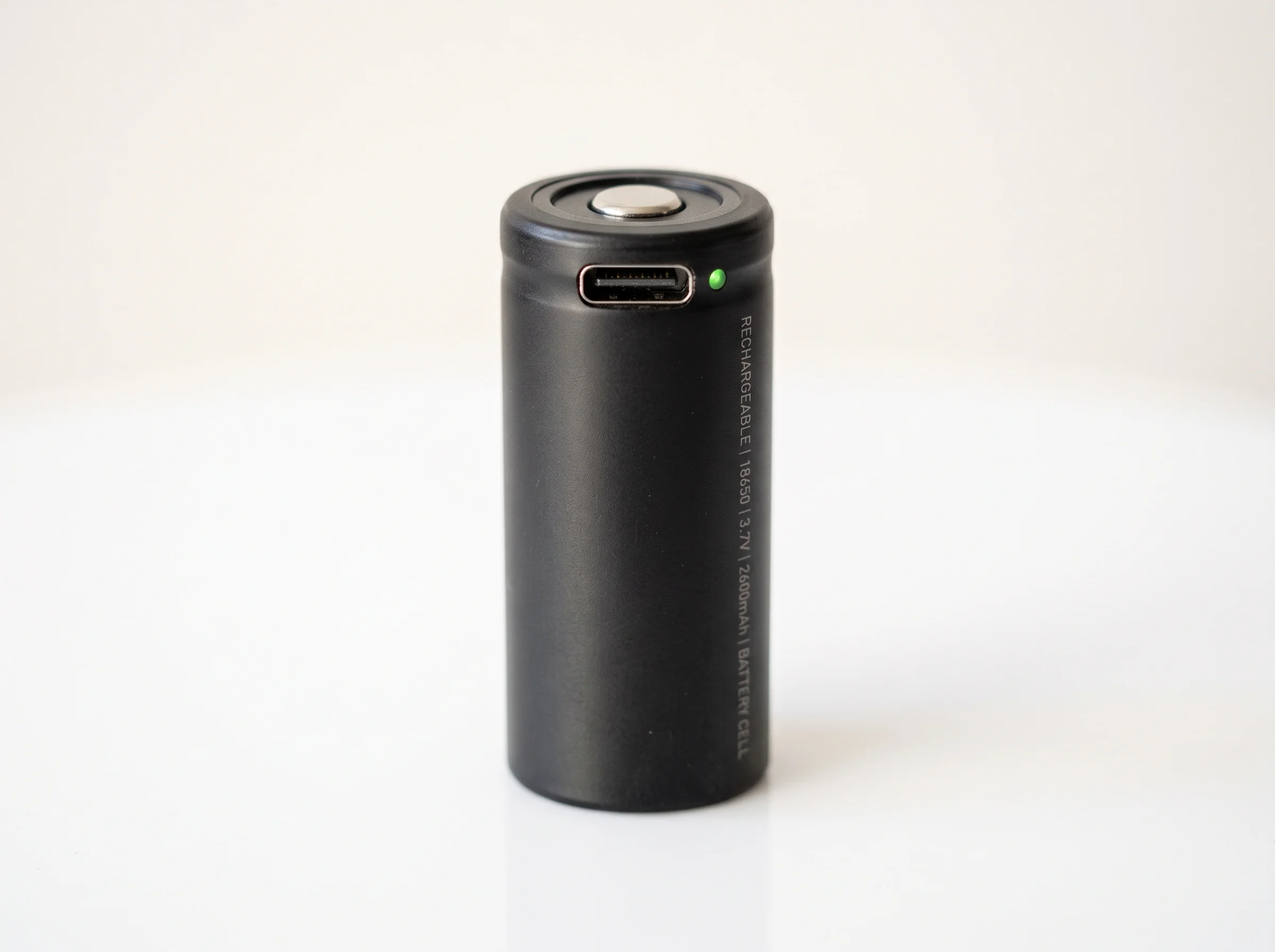 Nitecore Launches 18650 Battery With Built-In USB-C Port
